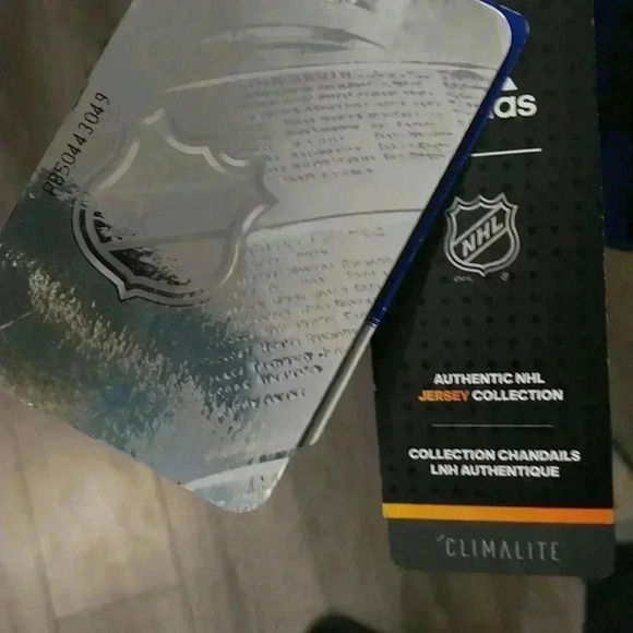 John Tavares  jersey - Picture 6 of 7